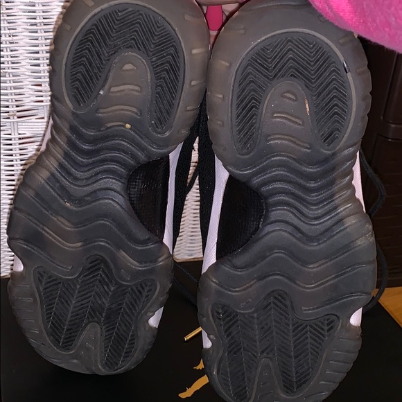 Air Jordan 11 Retro Limited Edition - Picture 4 of 5